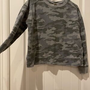 Universal Thread Gray Camouflage Top